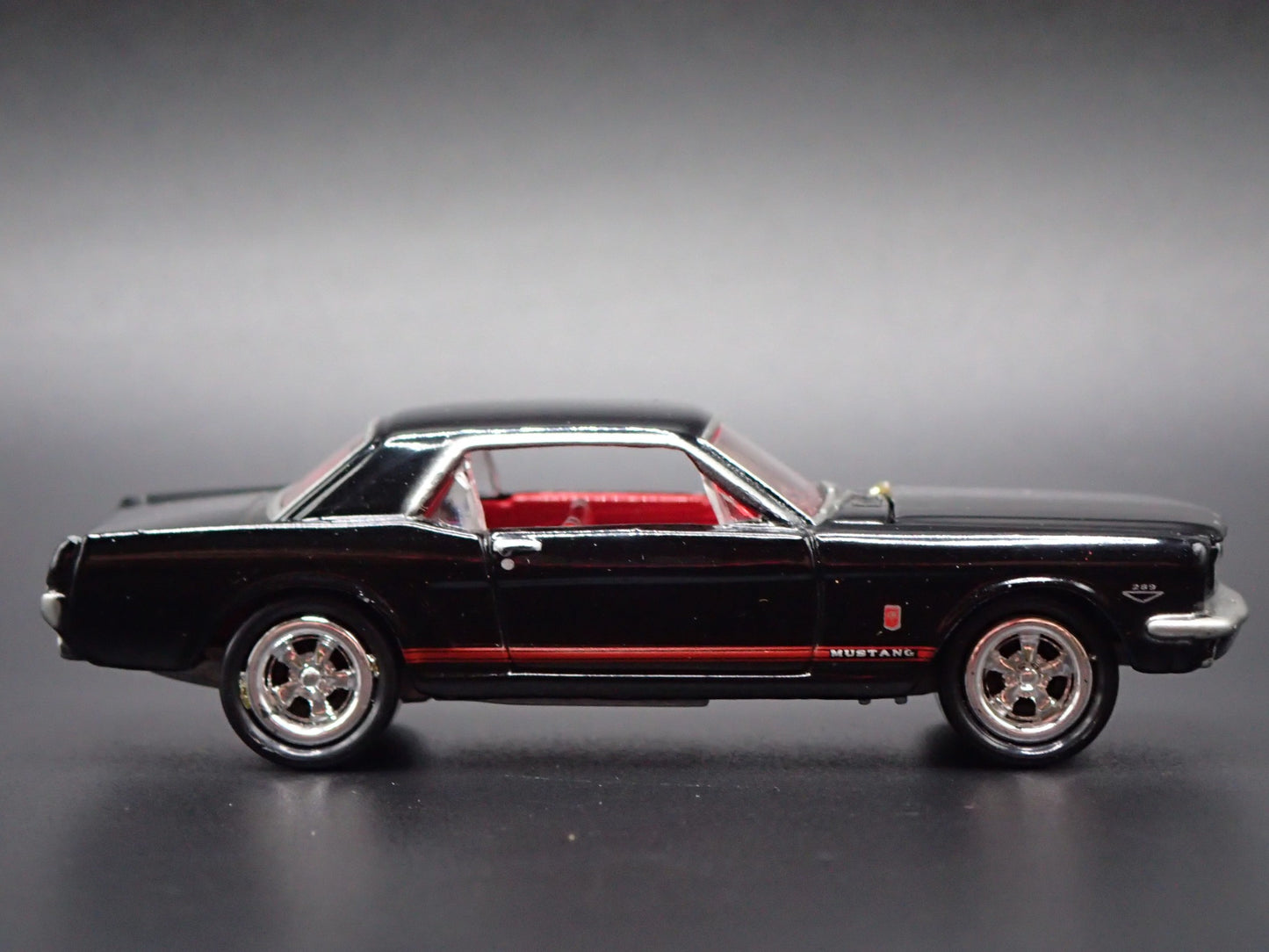 1965 65 FORD MUSTANG GT COUPE BLACK RARE 1:64 SCALE DIORAMA DIECAST MODEL CAR