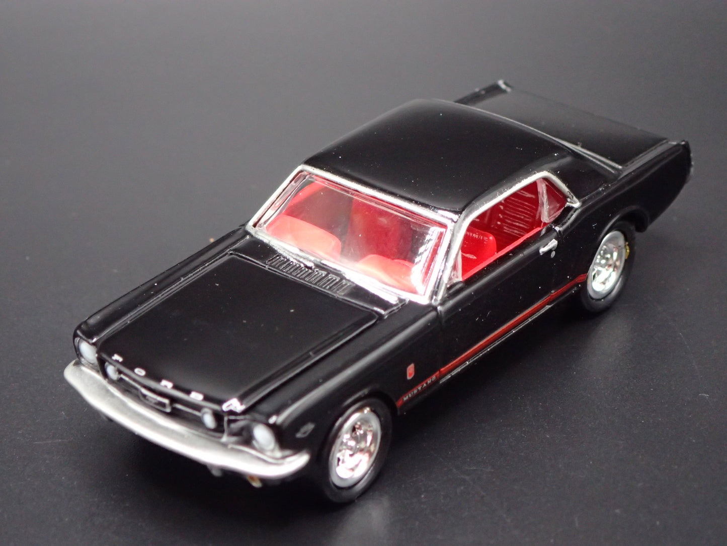 1965 65 FORD MUSTANG GT COUPE BLACK RARE 1:64 SCALE DIORAMA DIECAST MODEL CAR