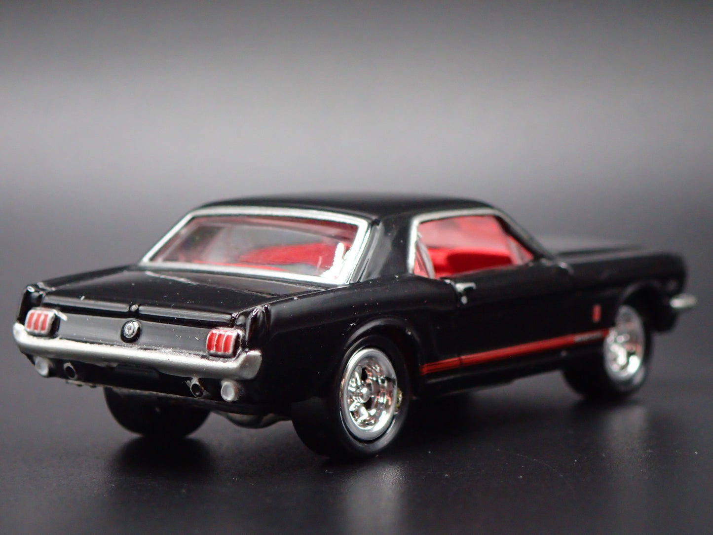 1965 65 FORD MUSTANG GT COUPE BLACK RARE 1:64 SCALE DIORAMA DIECAST MODEL CAR
