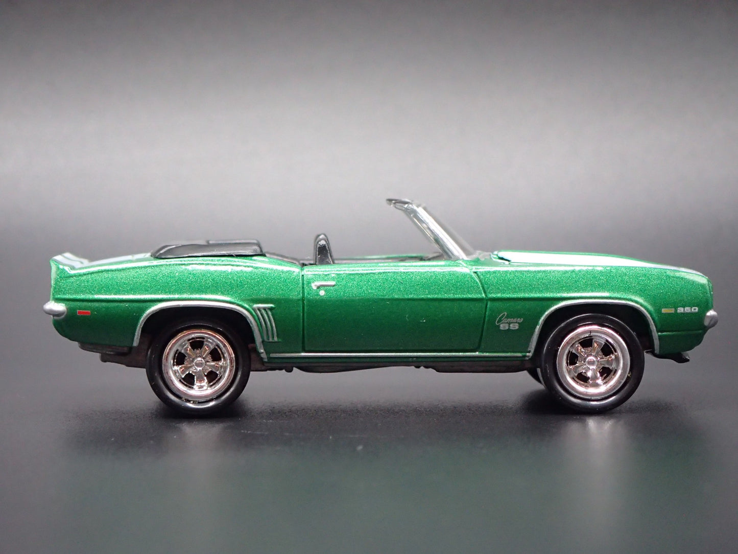 1969 69 CHEVY CHEVROLET CAMARO SS CONVERTIBLE GREEN 1:64 SCALE DIECAST MODEL CAR