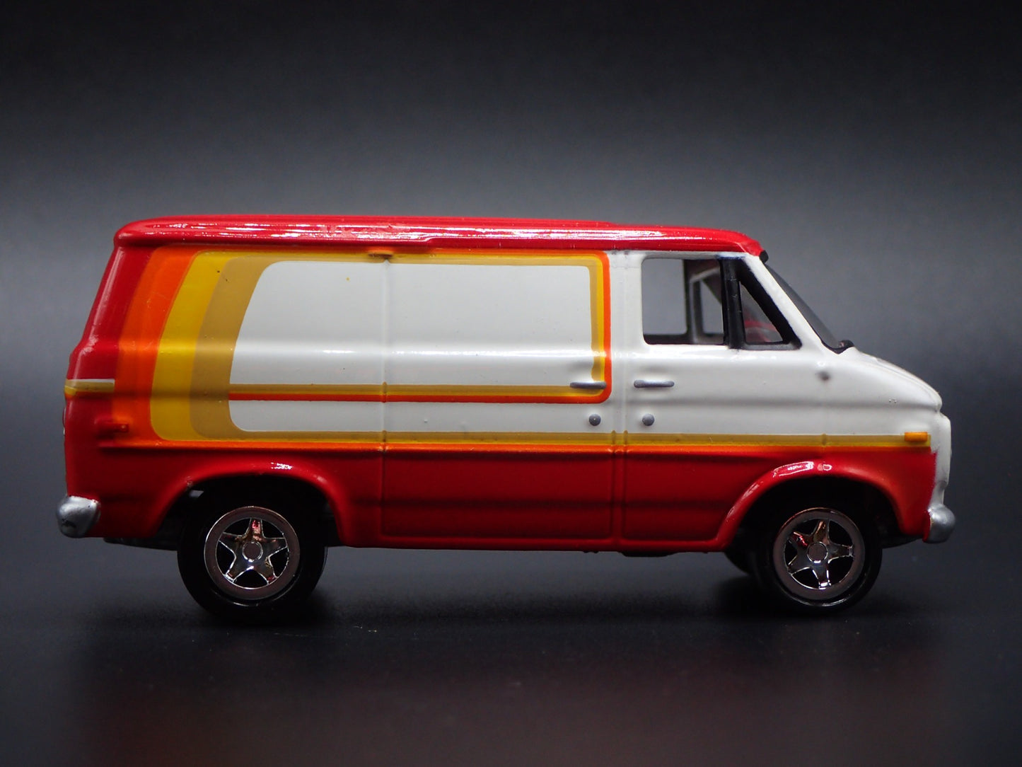 1971-1995 CHEVY CHEVROLET G20 VAN RED RARE 1:64 SCALE DIORAMA DIECAST MODEL CAR