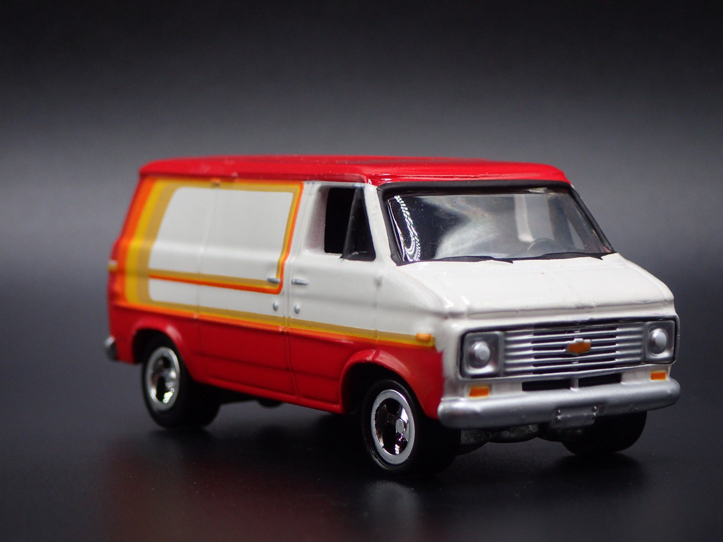 1971-1995 CHEVY CHEVROLET G20 VAN RED RARE 1:64 SCALE DIORAMA DIECAST MODEL CAR