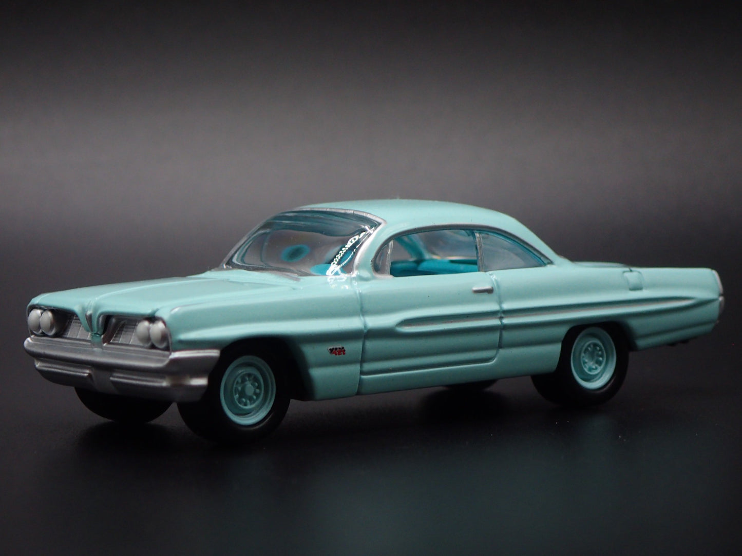 1961 61 PONTIAC CATALINA TEAL 1:64 SCALE COLLECTIBLE DIORAMA DIECAST MODEL CAR