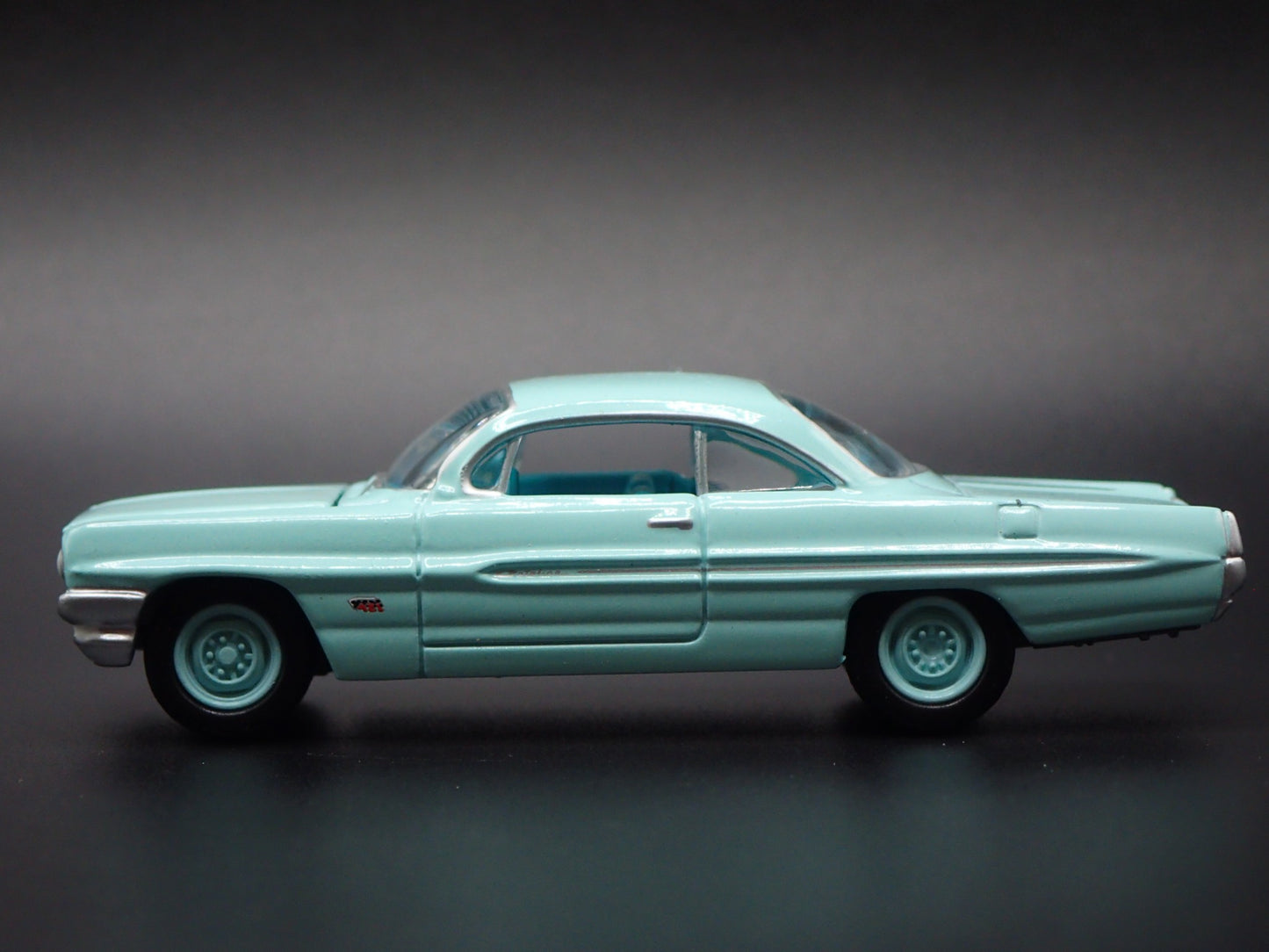 1961 61 PONTIAC CATALINA TEAL 1:64 SCALE COLLECTIBLE DIORAMA DIECAST MODEL CAR