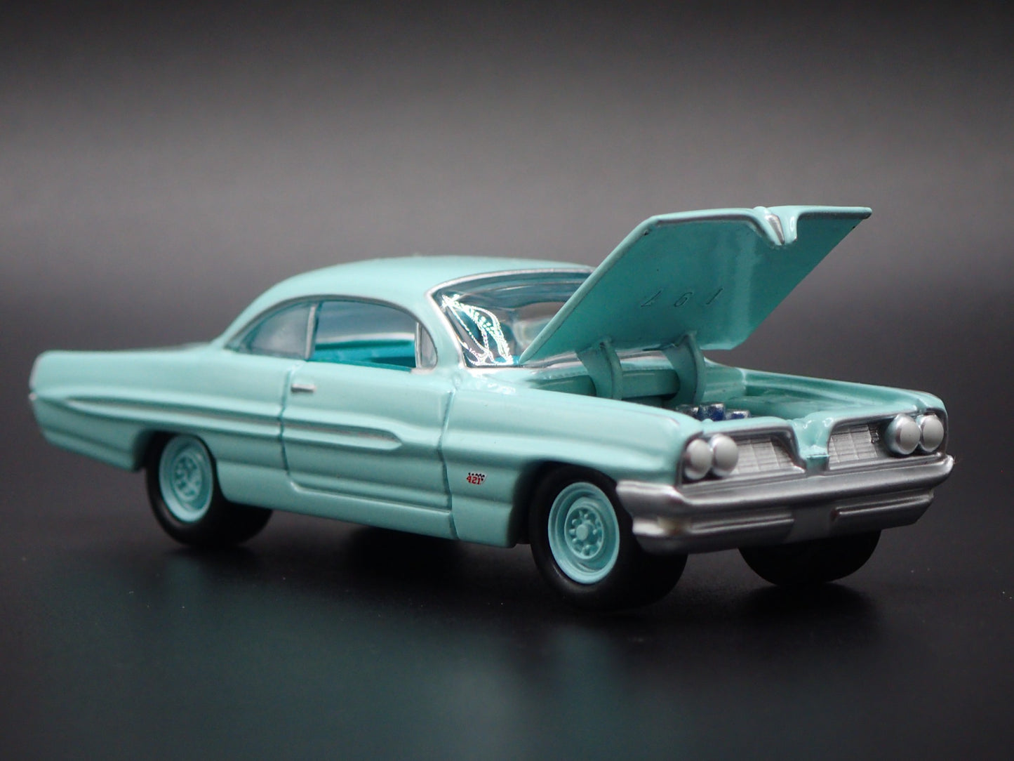 1961 61 PONTIAC CATALINA TEAL 1:64 SCALE COLLECTIBLE DIORAMA DIECAST MODEL CAR