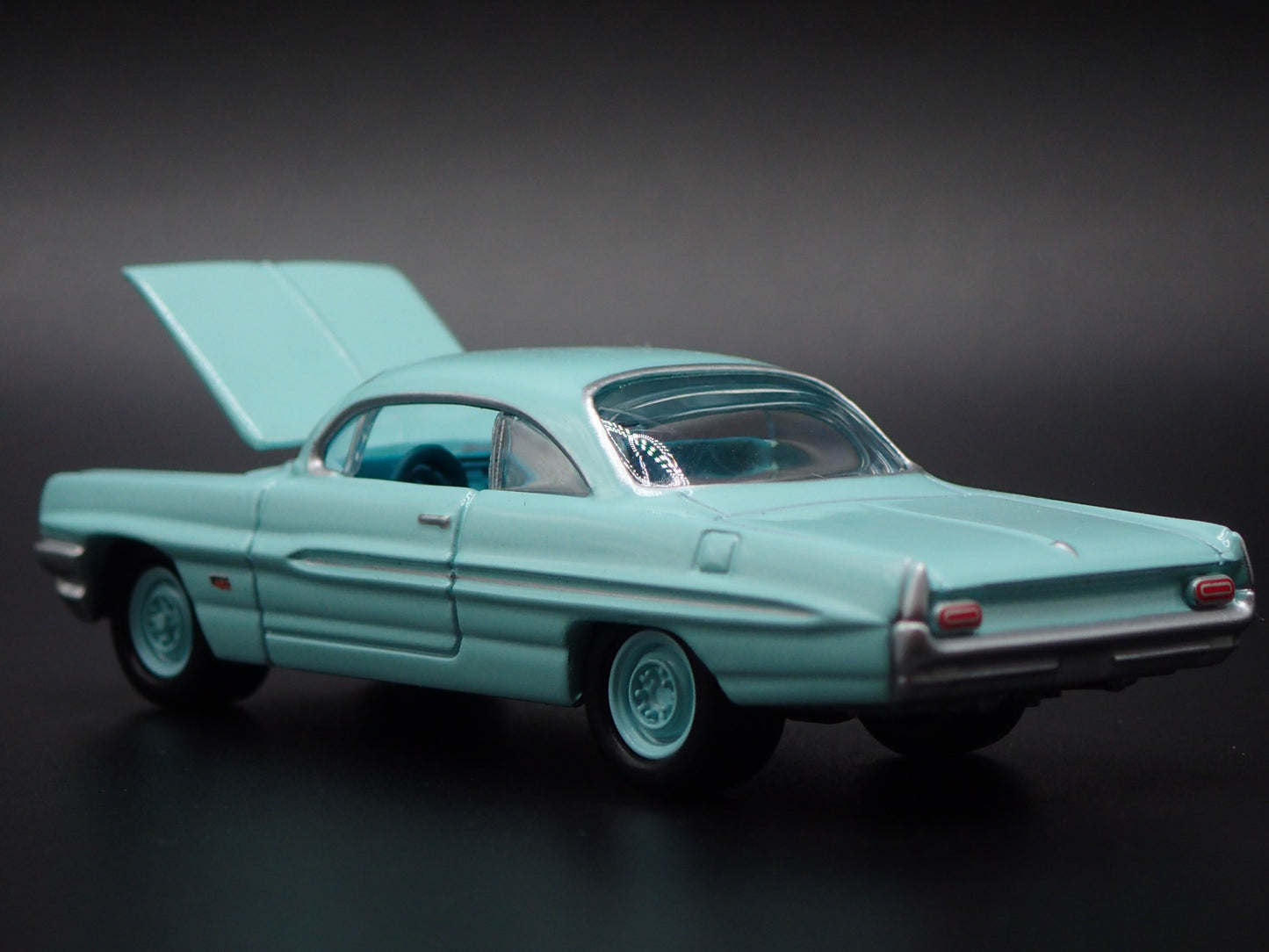 1961 61 PONTIAC CATALINA TEAL 1:64 SCALE COLLECTIBLE DIORAMA DIECAST MODEL CAR