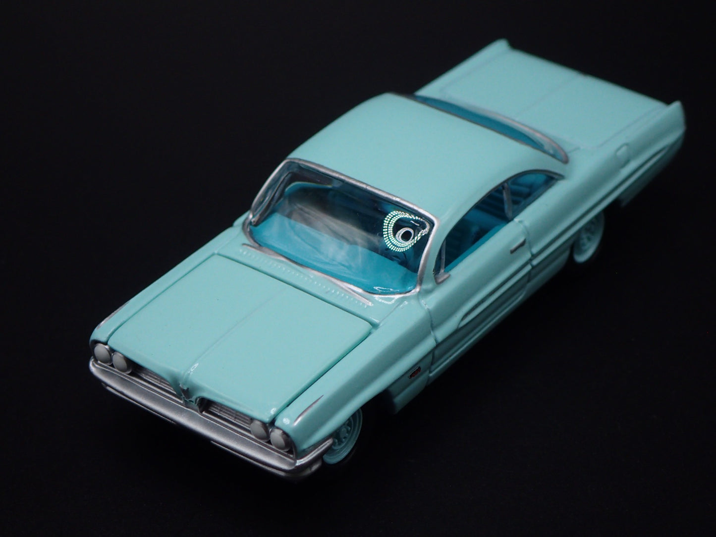 1961 61 PONTIAC CATALINA TEAL 1:64 SCALE COLLECTIBLE DIORAMA DIECAST MODEL CAR