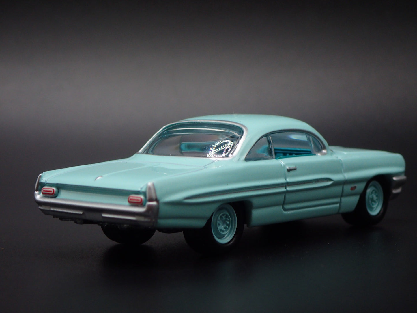 1961 61 PONTIAC CATALINA TEAL 1:64 SCALE COLLECTIBLE DIORAMA DIECAST MODEL CAR