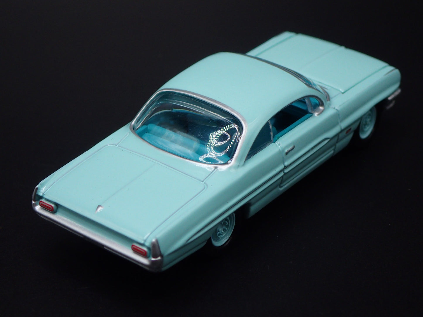 1961 61 PONTIAC CATALINA TEAL 1:64 SCALE COLLECTIBLE DIORAMA DIECAST MODEL CAR
