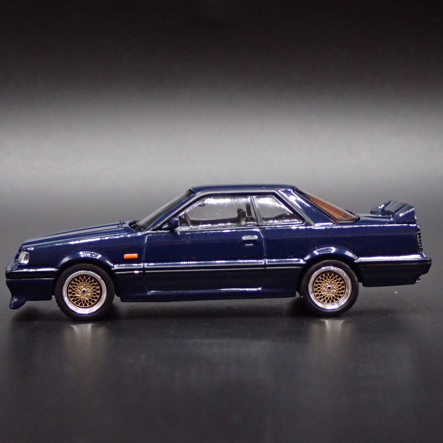 1985-1989 NISSAN SKYLINE GTS-R R31 RARE 1:64 SCALE DIORAMA DIECAST MODEL CAR