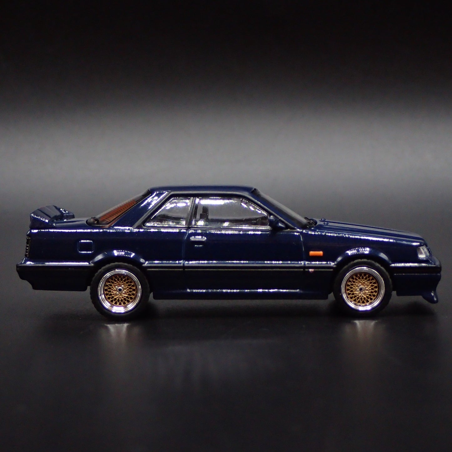 1985-1989 NISSAN SKYLINE GTS-R R31 RARE 1:64 SCALE DIORAMA DIECAST MODEL CAR