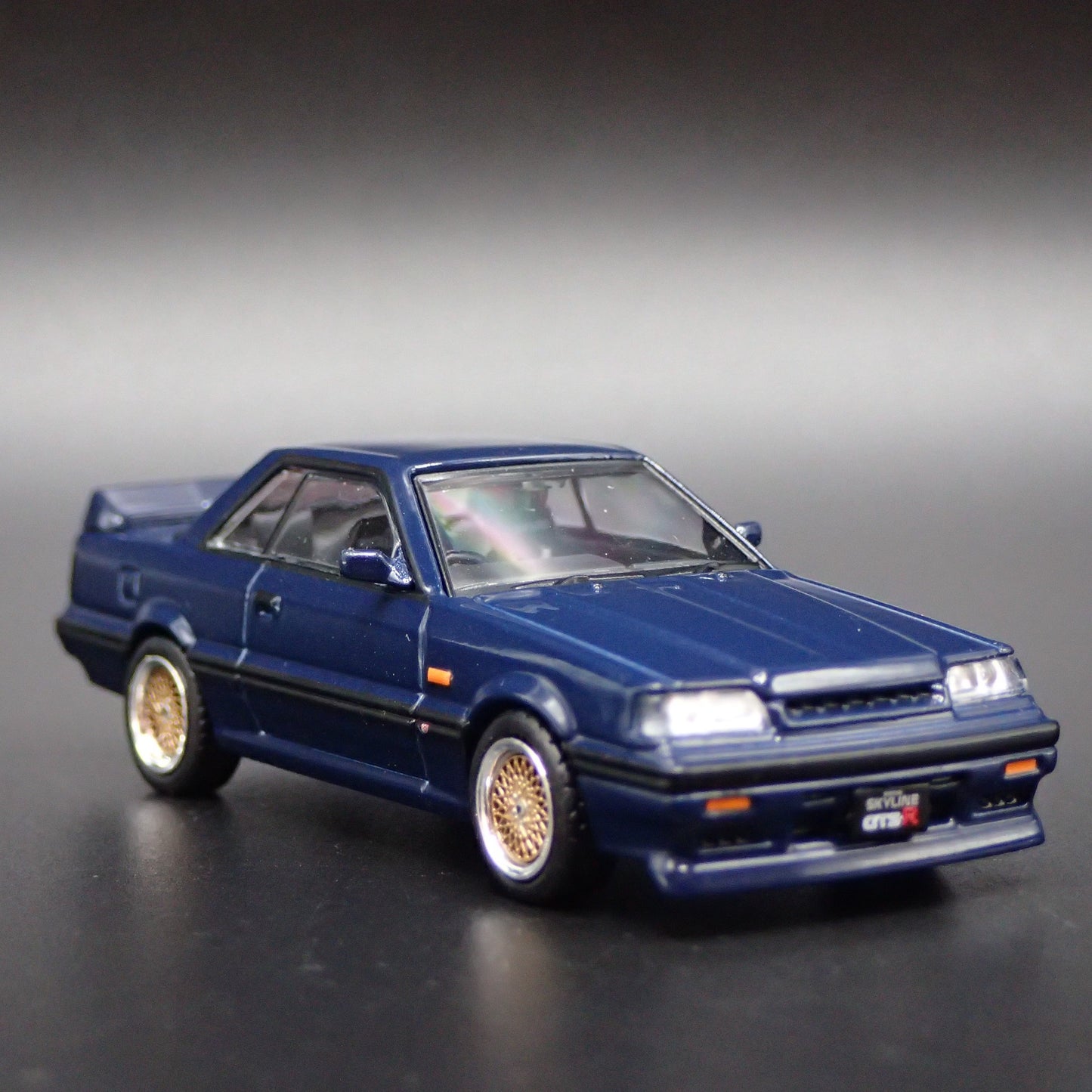 1985-1989 NISSAN SKYLINE GTS-R R31 RARE 1:64 SCALE DIORAMA DIECAST MODEL CAR