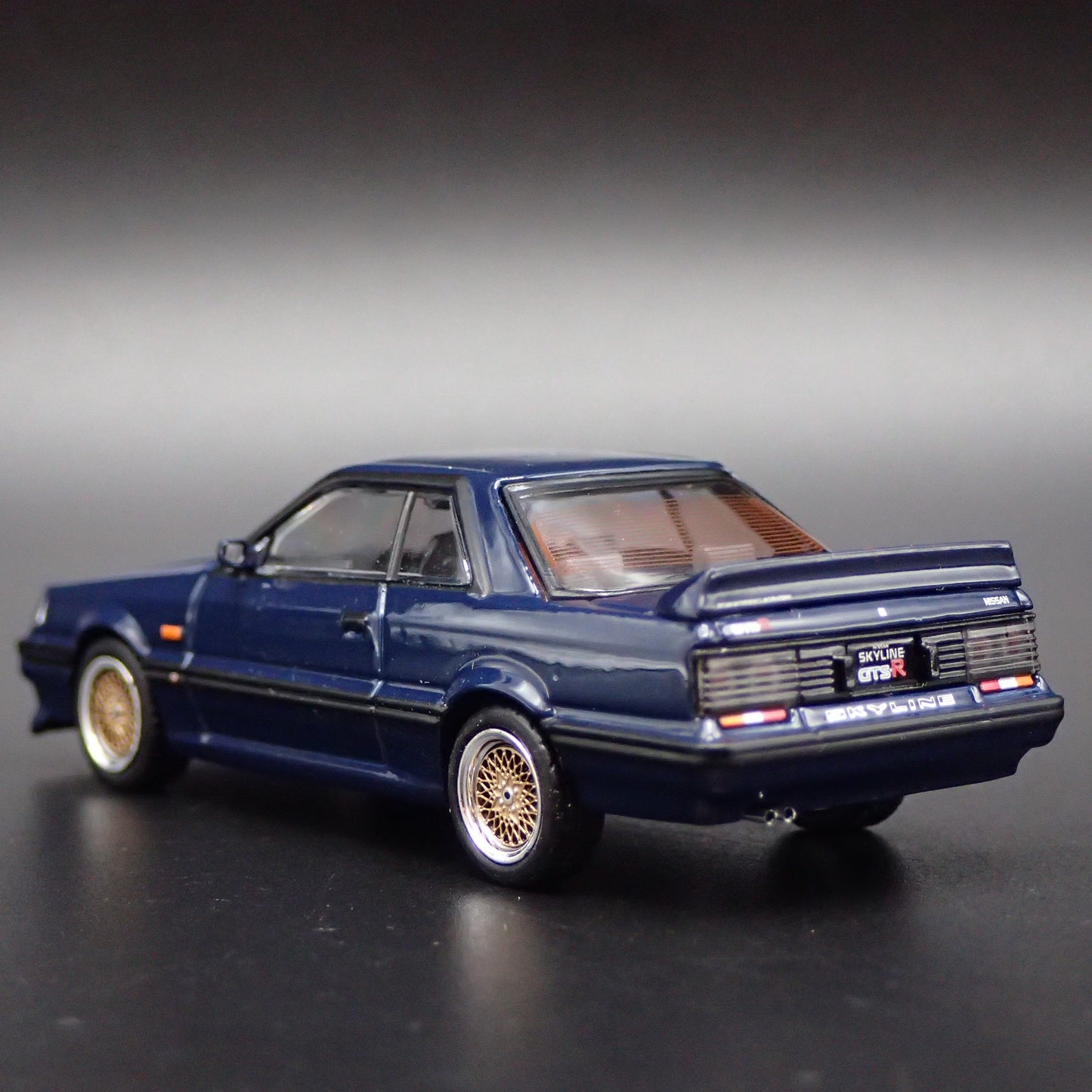 1985-1989 NISSAN SKYLINE GTS-R R31 RARE 1:64 SCALE DIORAMA DIECAST MODEL CAR
