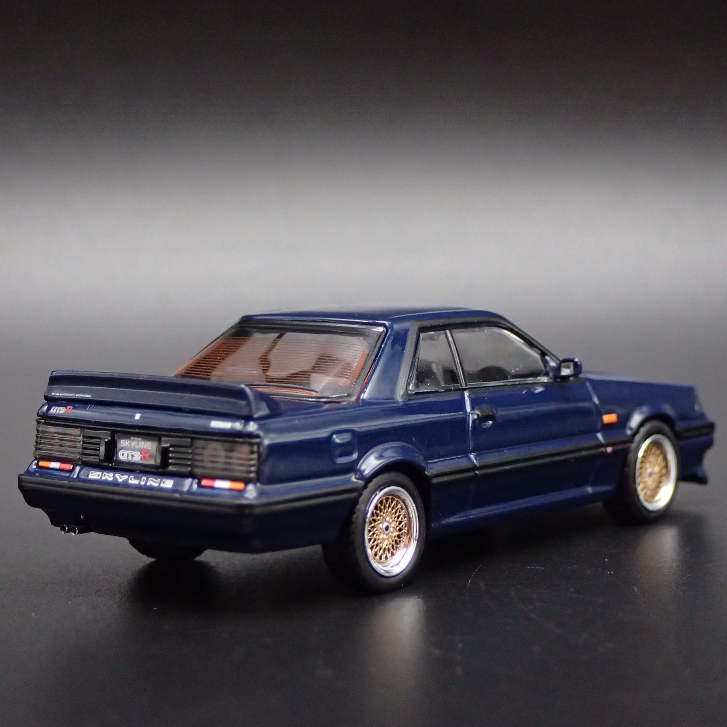 1985-1989 NISSAN SKYLINE GTS-R R31 RARE 1:64 SCALE DIORAMA DIECAST MODEL CAR
