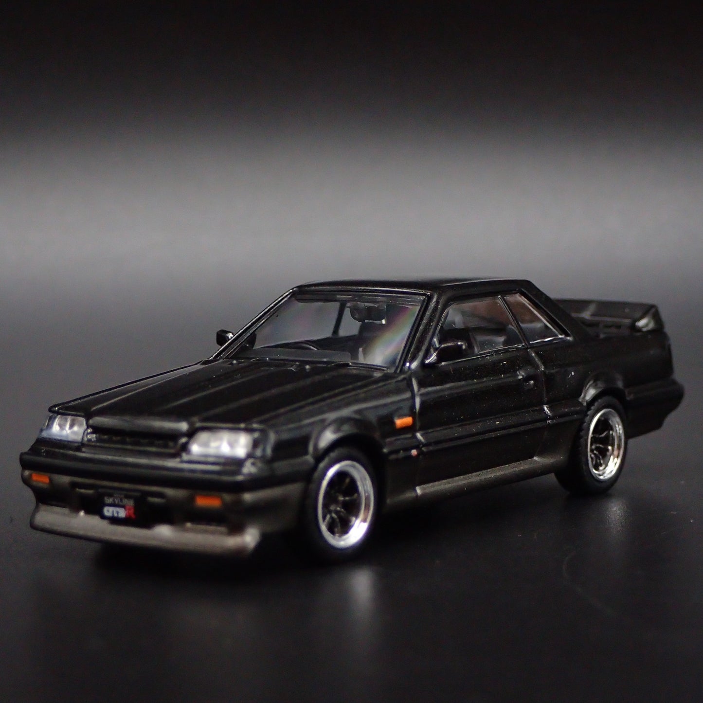 1985-1989 NISSAN SKYLINE GTS-R R31 RARE 1:64 SCALE DIORAMA DIECAST MODEL CAR