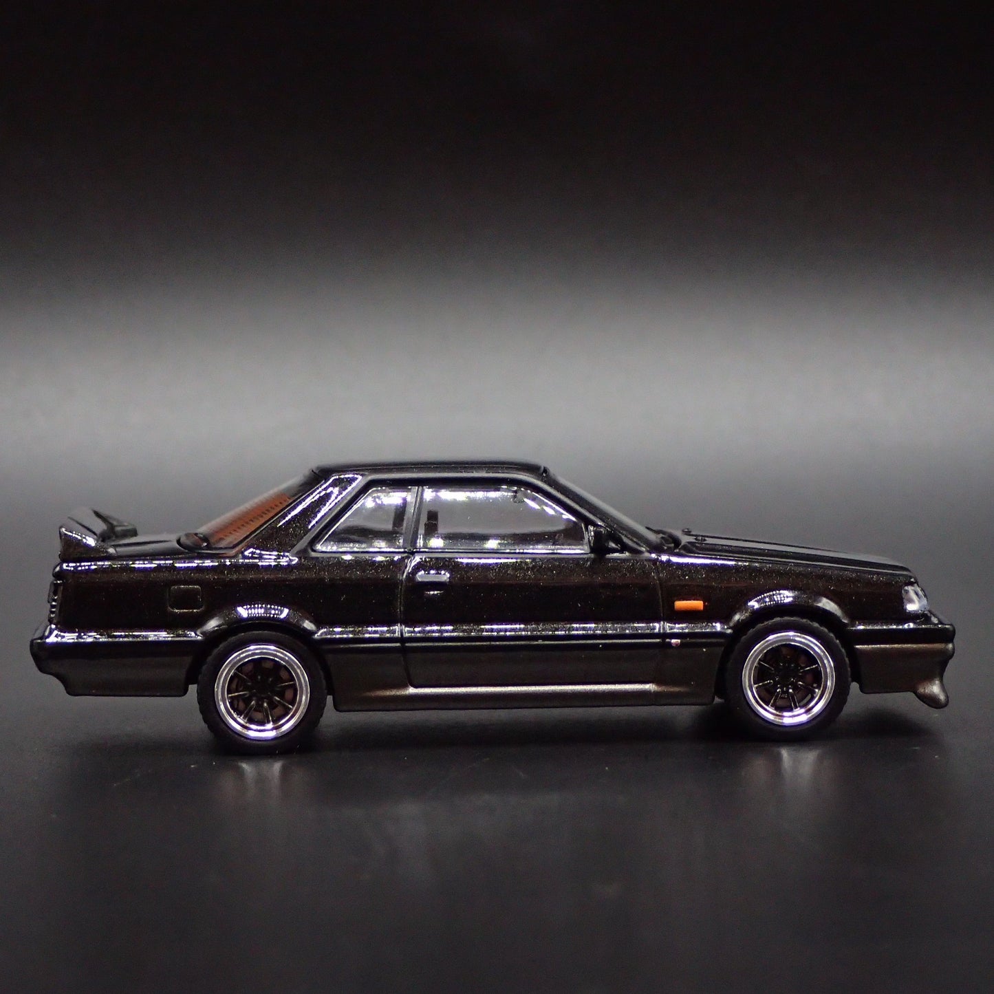 1985-1989 NISSAN SKYLINE GTS-R R31 RARE 1:64 SCALE DIORAMA DIECAST MODEL CAR
