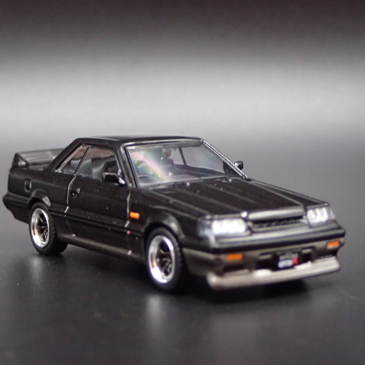 1985-1989 NISSAN SKYLINE GTS-R R31 RARE 1:64 SCALE DIORAMA DIECAST MODEL CAR