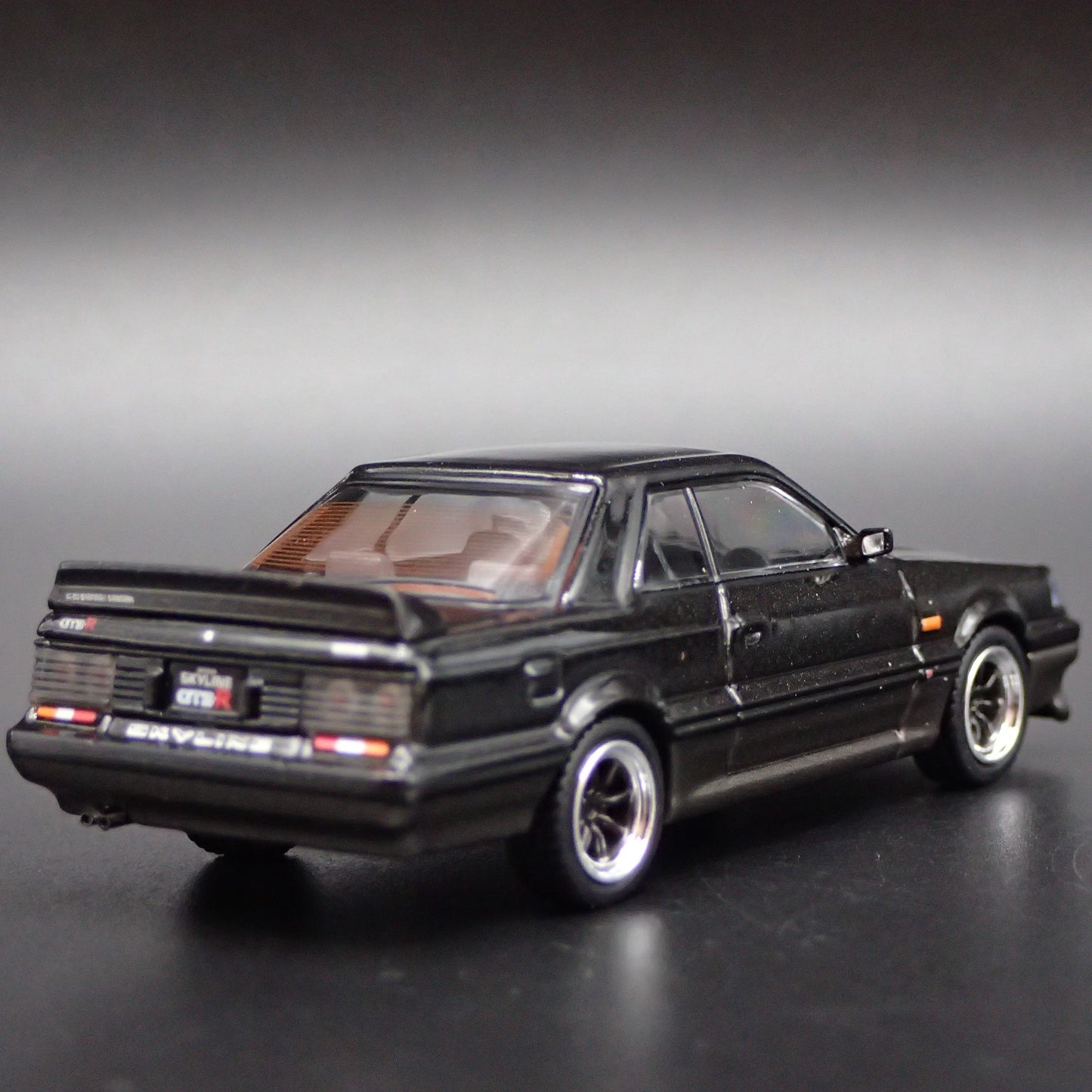 1985-1989 NISSAN SKYLINE GTS-R R31 RARE 1:64 SCALE DIORAMA DIECAST MODEL CAR
