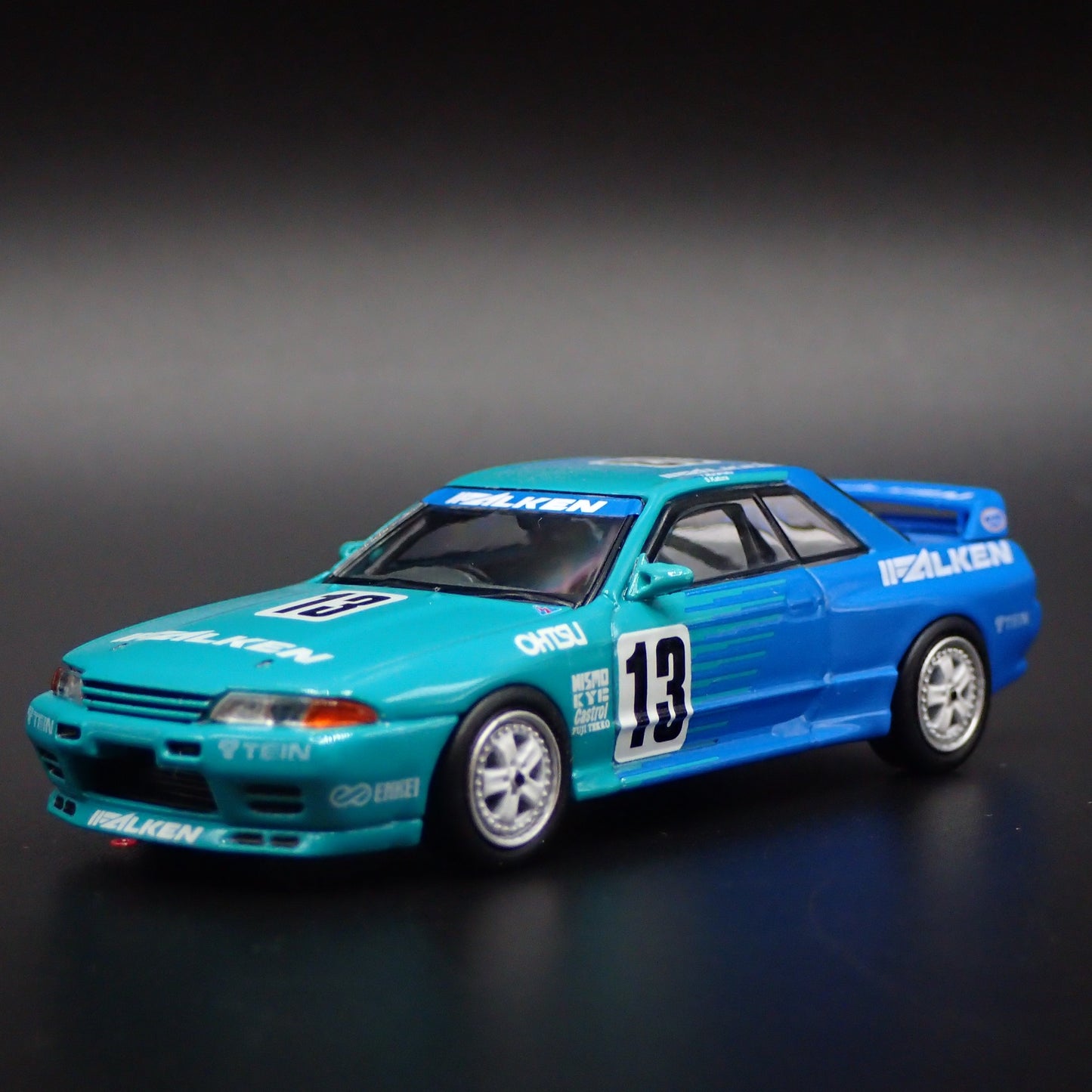 1989-1994 NISSAN SKYLINE GTR R32 #13 FALKEN 1:64 SCALE DIORAMA DIECAST MODEL CAR
