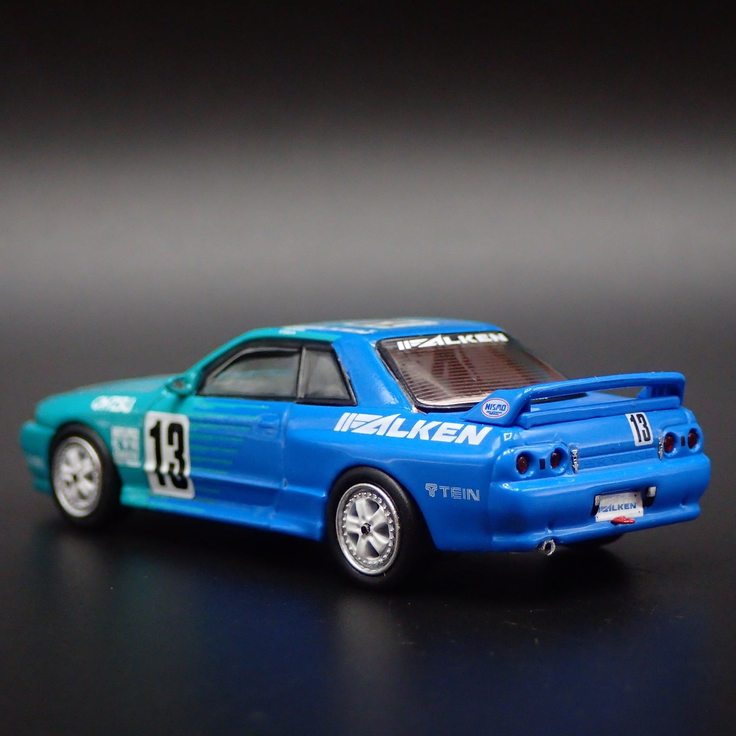 1989-1994 NISSAN SKYLINE GTR R32 #13 FALKEN 1:64 SCALE DIORAMA DIECAST MODEL CAR