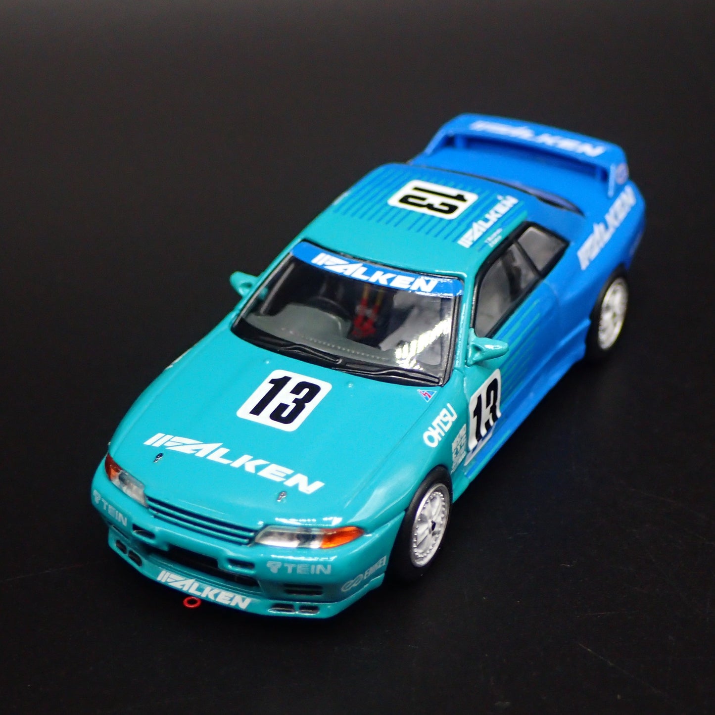 1989-1994 NISSAN SKYLINE GTR R32 #13 FALKEN 1:64 SCALE DIORAMA DIECAST MODEL CAR