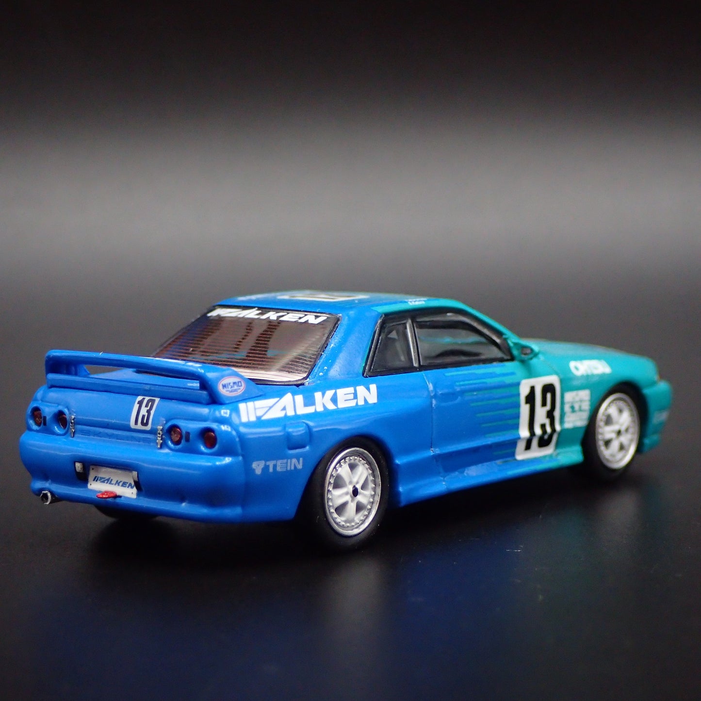 1989-1994 NISSAN SKYLINE GTR R32 #13 FALKEN 1:64 SCALE DIORAMA DIECAST MODEL CAR