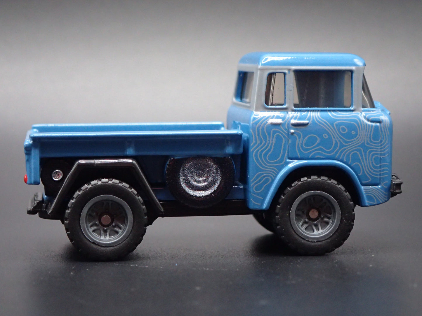 1956-1965 JEEP FC FORWARD CONTROL TRUCK 1:64 SCALE DIORAMA DIECAST MODEL CAR