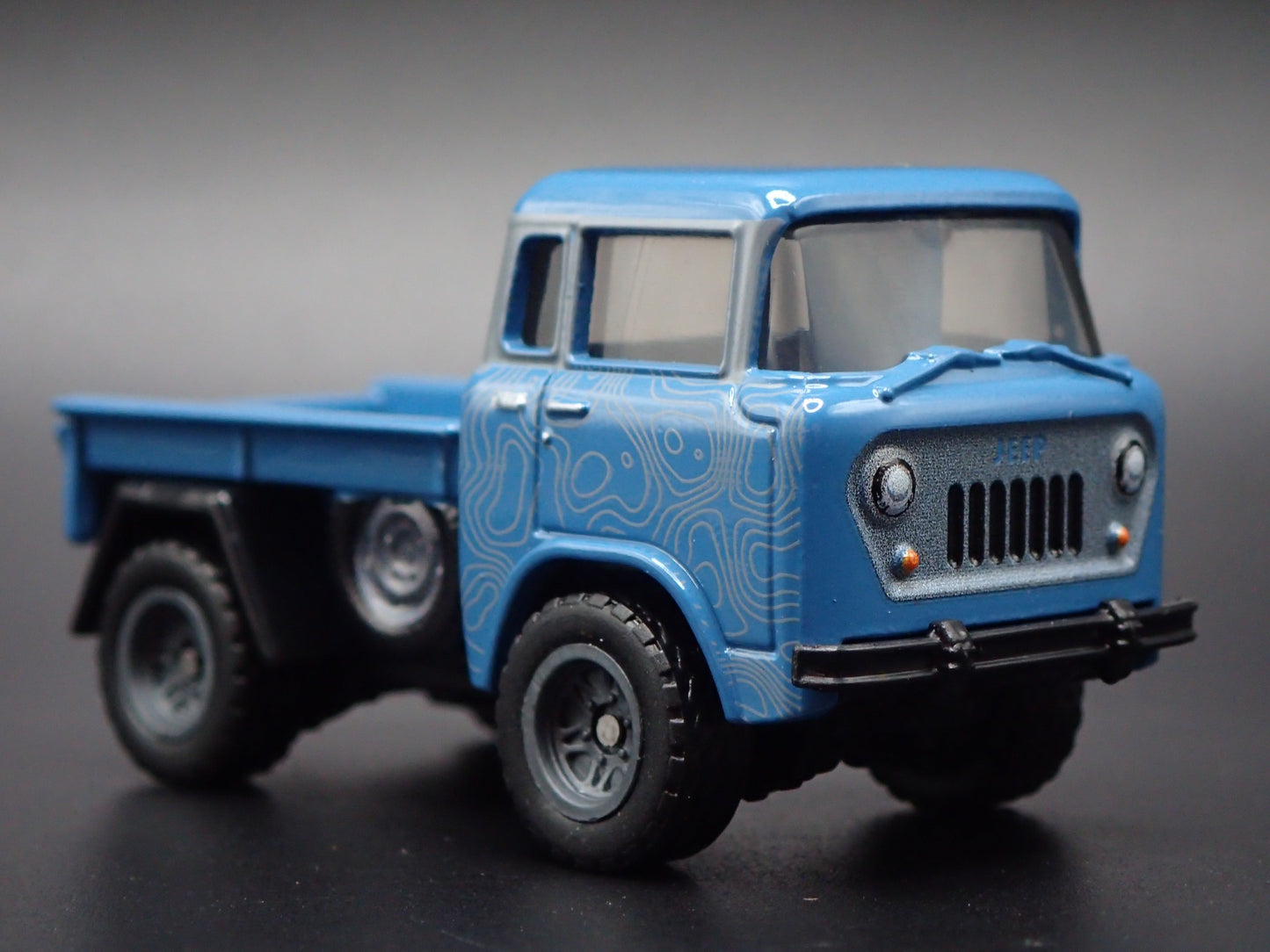 1956-1965 JEEP FC FORWARD CONTROL TRUCK 1:64 SCALE DIORAMA DIECAST MODEL CAR