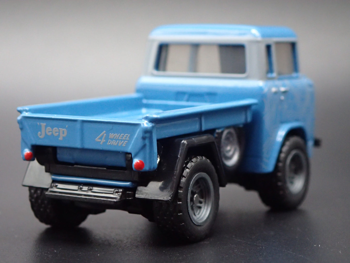 1956-1965 JEEP FC FORWARD CONTROL TRUCK 1:64 SCALE DIORAMA DIECAST MODEL CAR