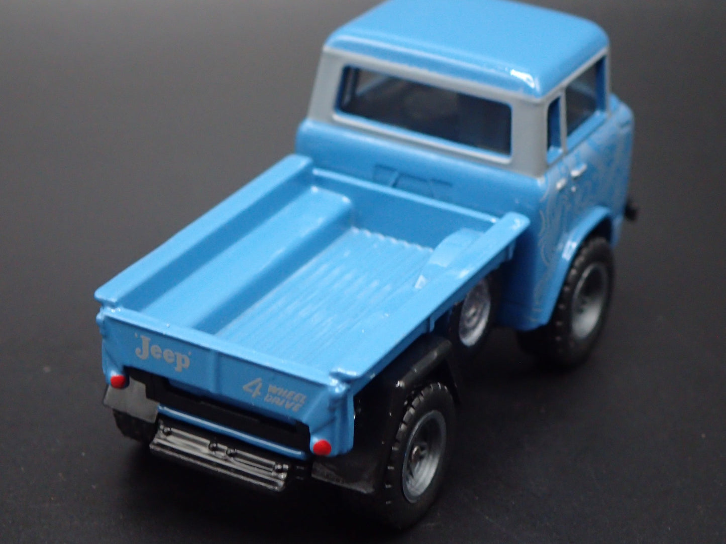 1956-1965 JEEP FC FORWARD CONTROL TRUCK 1:64 SCALE DIORAMA DIECAST MODEL CAR