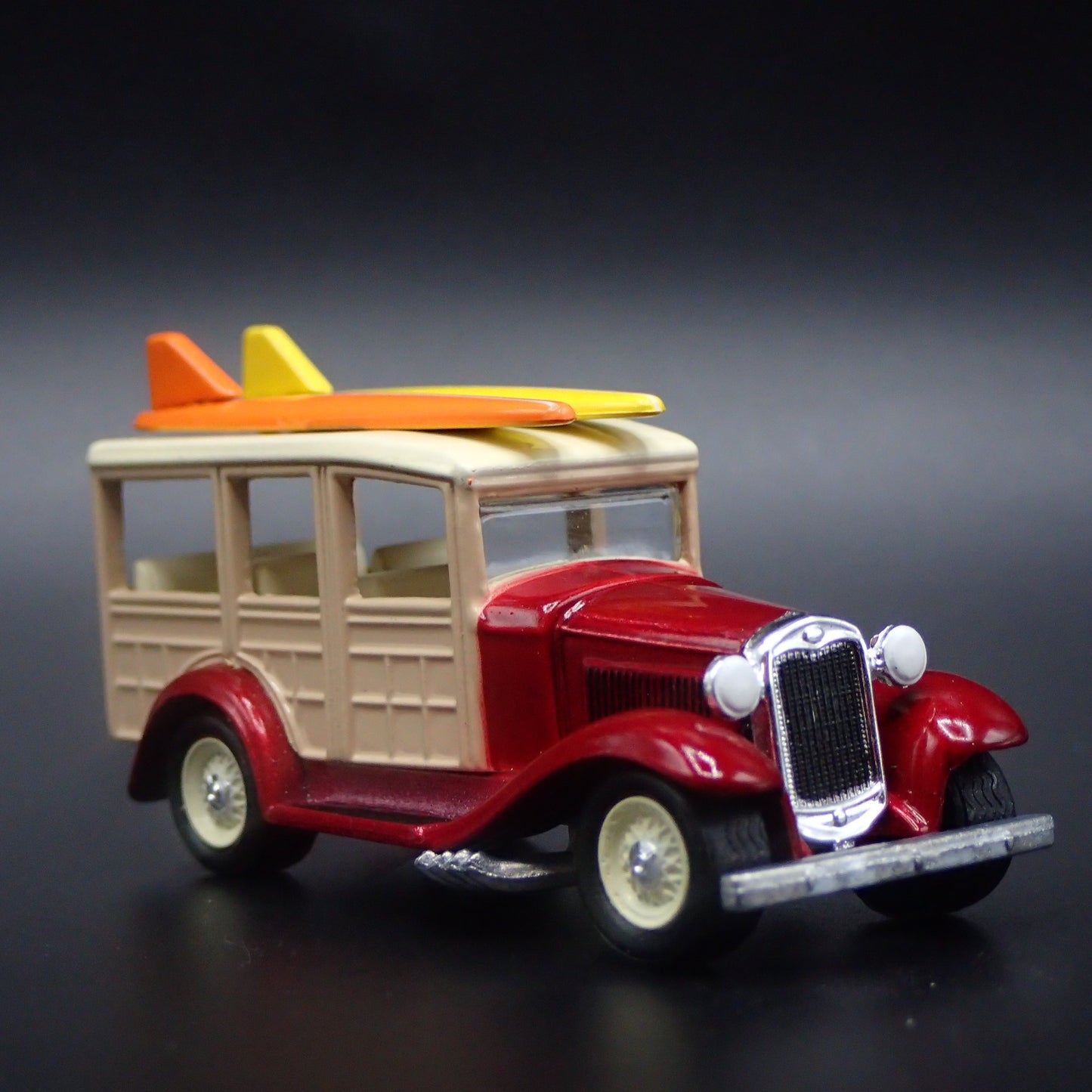 1931 31 FORD MODEL A WOODY WOODIE WAGON RED 1:64 SCALE DIORAMA DIECAST MODEL CAR