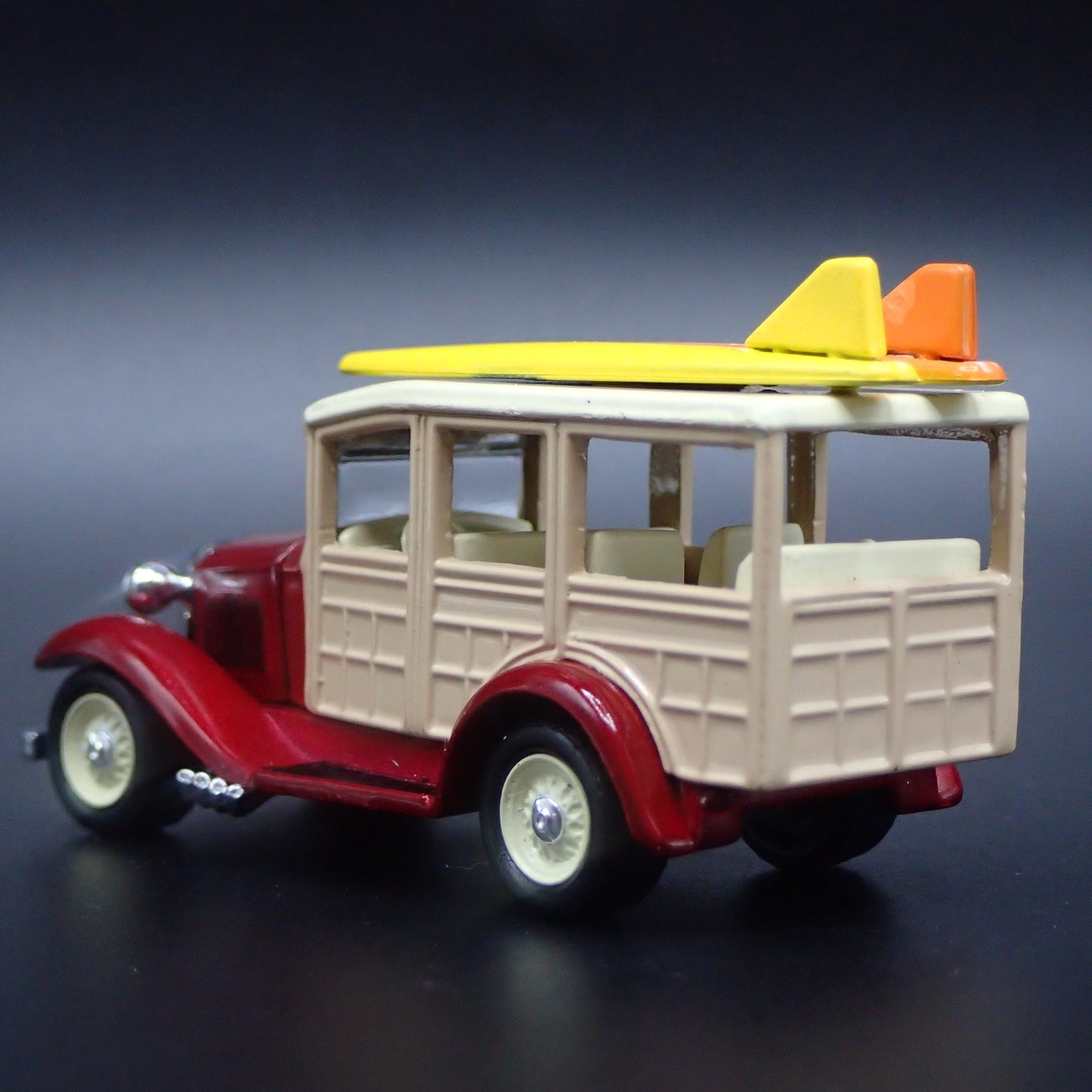 1931 31 FORD MODEL A WOODY WOODIE WAGON RED 1:64 SCALE DIORAMA DIECAST MODEL CAR