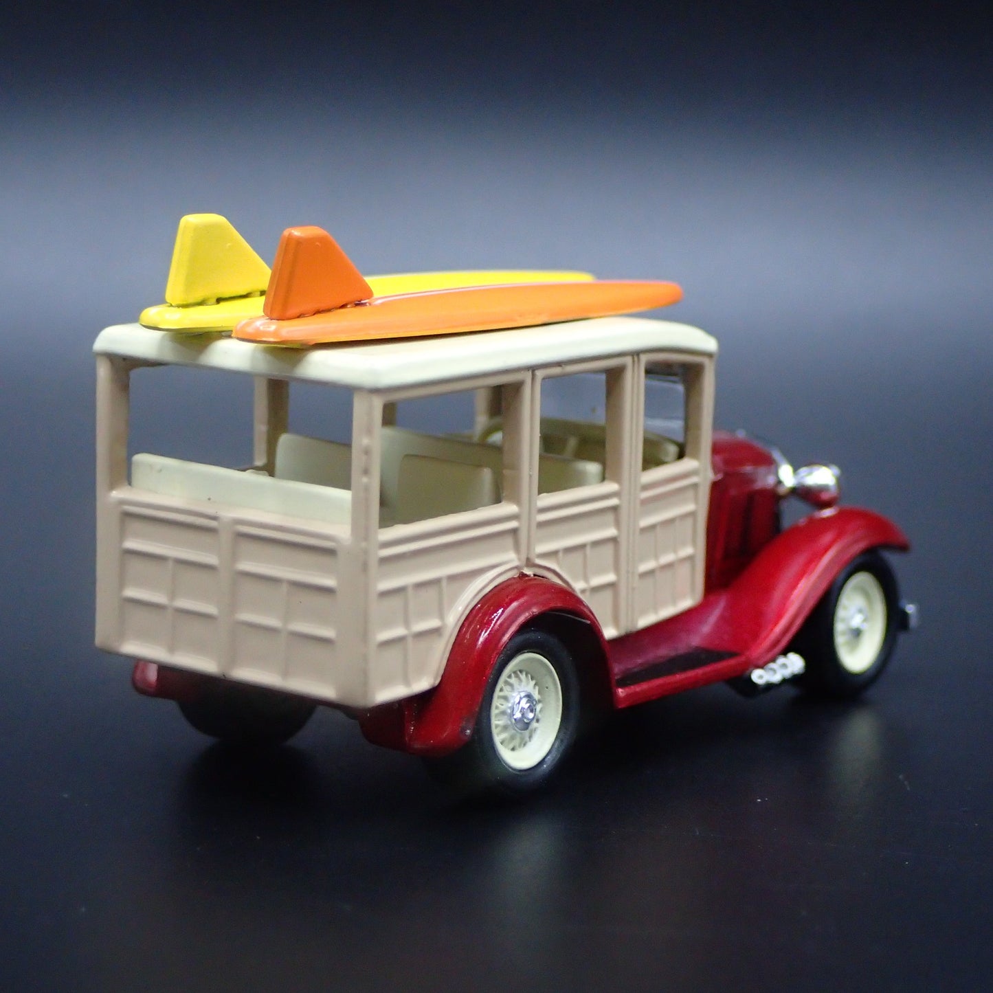 1931 31 FORD MODEL A WOODY WOODIE WAGON RED 1:64 SCALE DIORAMA DIECAST MODEL CAR