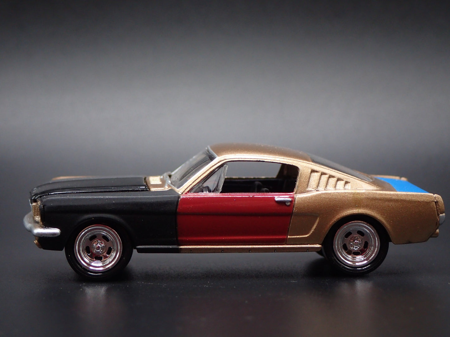 1965 65 FORD MUSTANG FASTBACK PROJECT 1:64 COLLECTIBLE DIORAMA DIECAST MODEL CAR