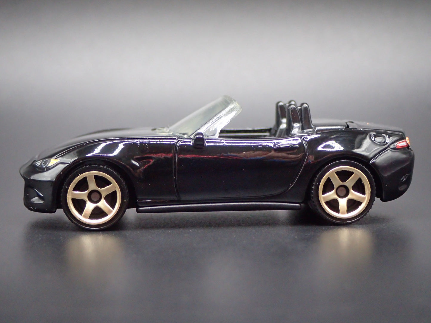 2015-2025 MAZDA MX5 MIATA CONVERTIBLE ND 1:64 SCALE DIORAMA DIECAST MODEL CAR
