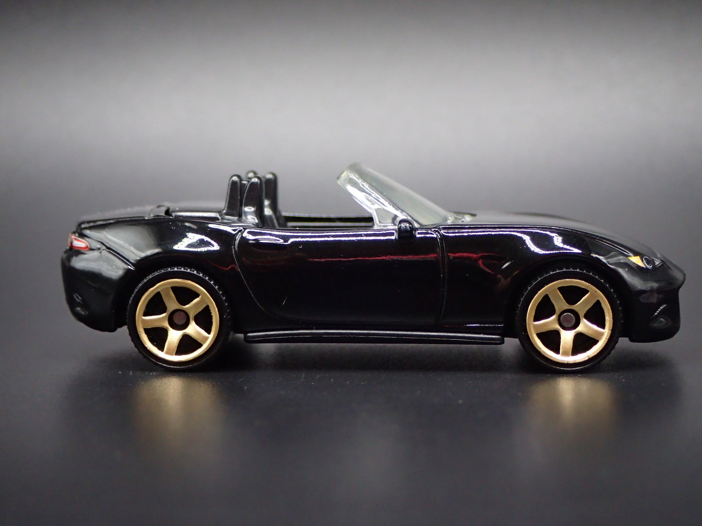 2015-2025 MAZDA MX5 MIATA CONVERTIBLE ND 1:64 SCALE DIORAMA DIECAST MODEL CAR
