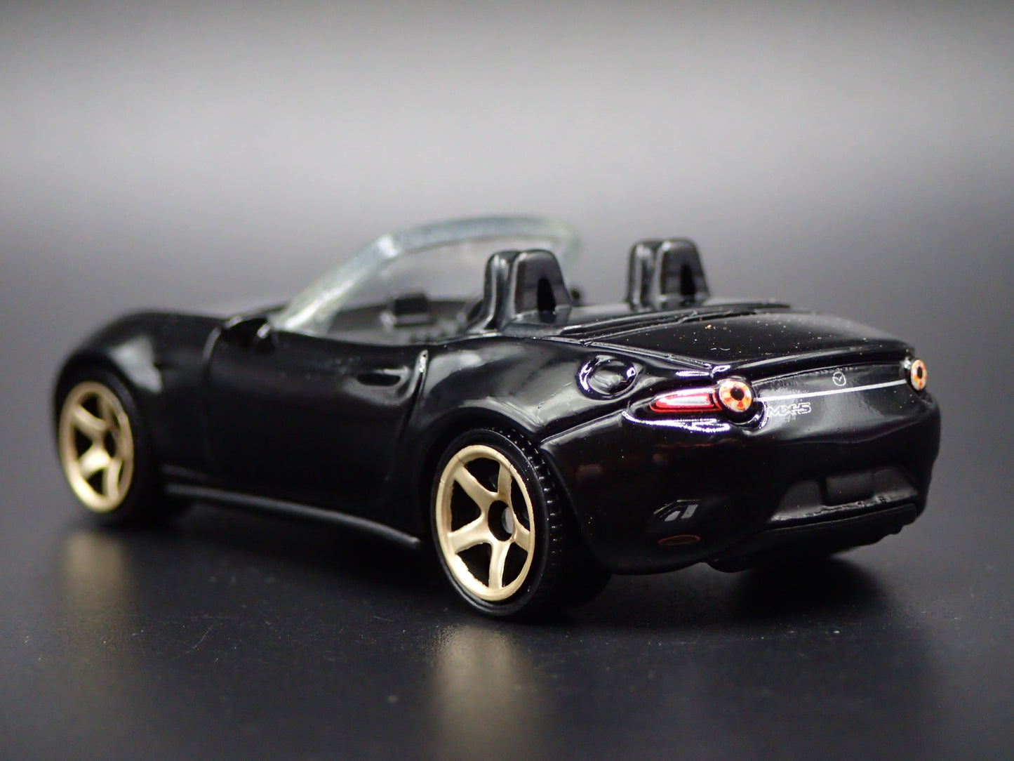 2015-2025 MAZDA MX5 MIATA CONVERTIBLE ND 1:64 SCALE DIORAMA DIECAST MODEL CAR