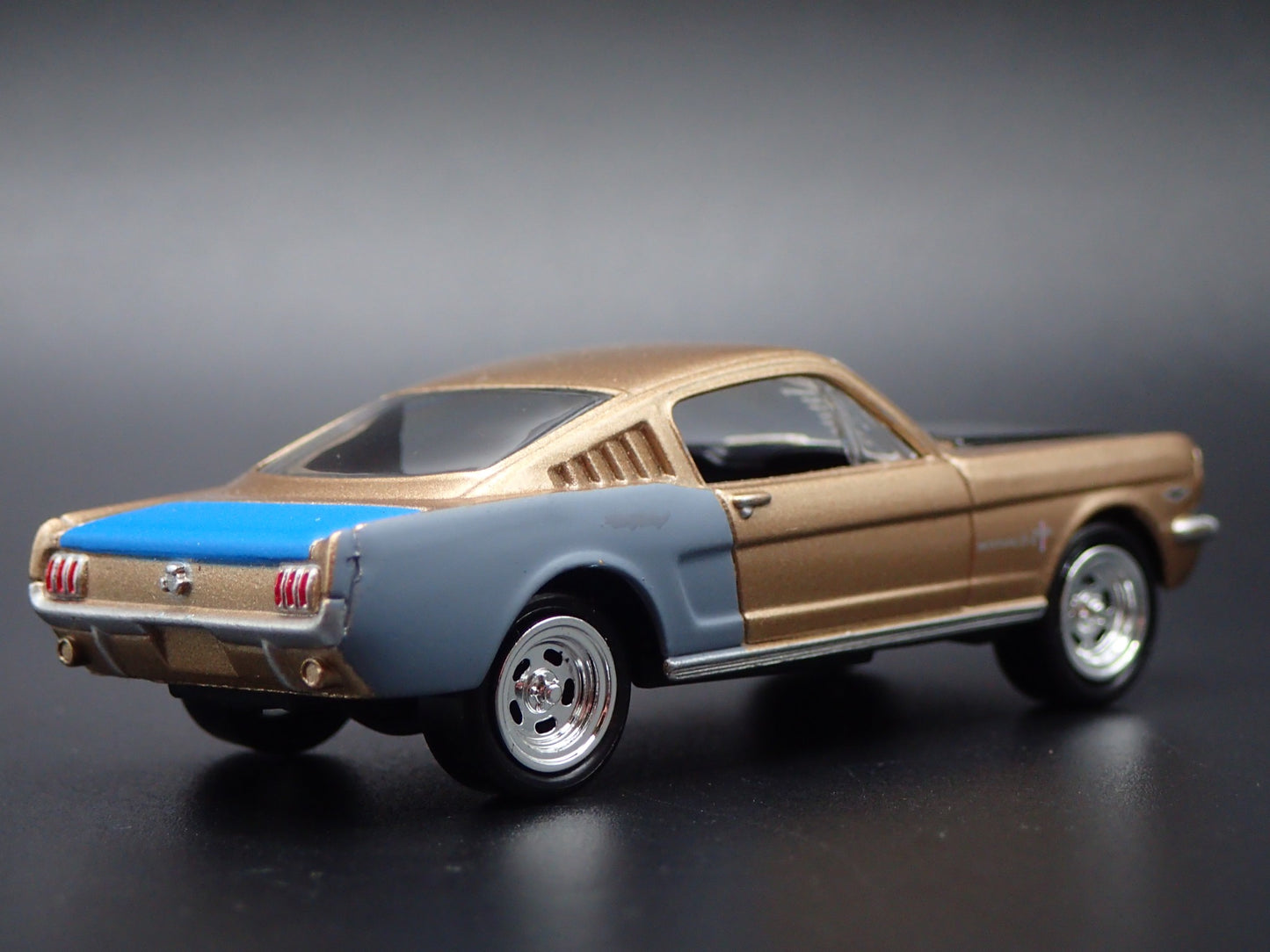 1965 65 FORD MUSTANG FASTBACK PROJECT 1:64 COLLECTIBLE DIORAMA DIECAST MODEL CAR
