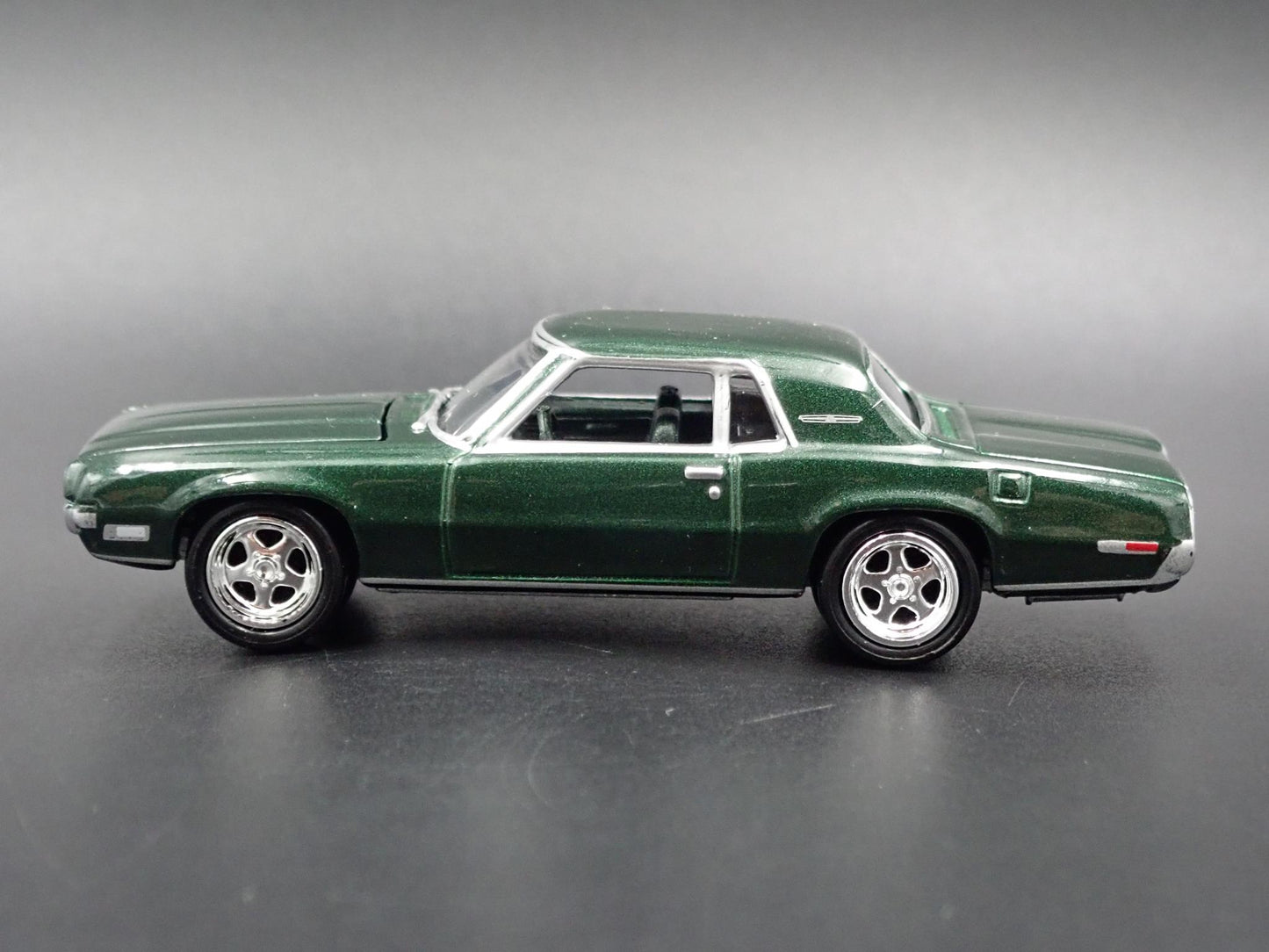 1968 68 FORD THUNDERBIRD TBIRD GREEN 1/64 SCALE COLLECTIBLE DIECAST MODEL CAR