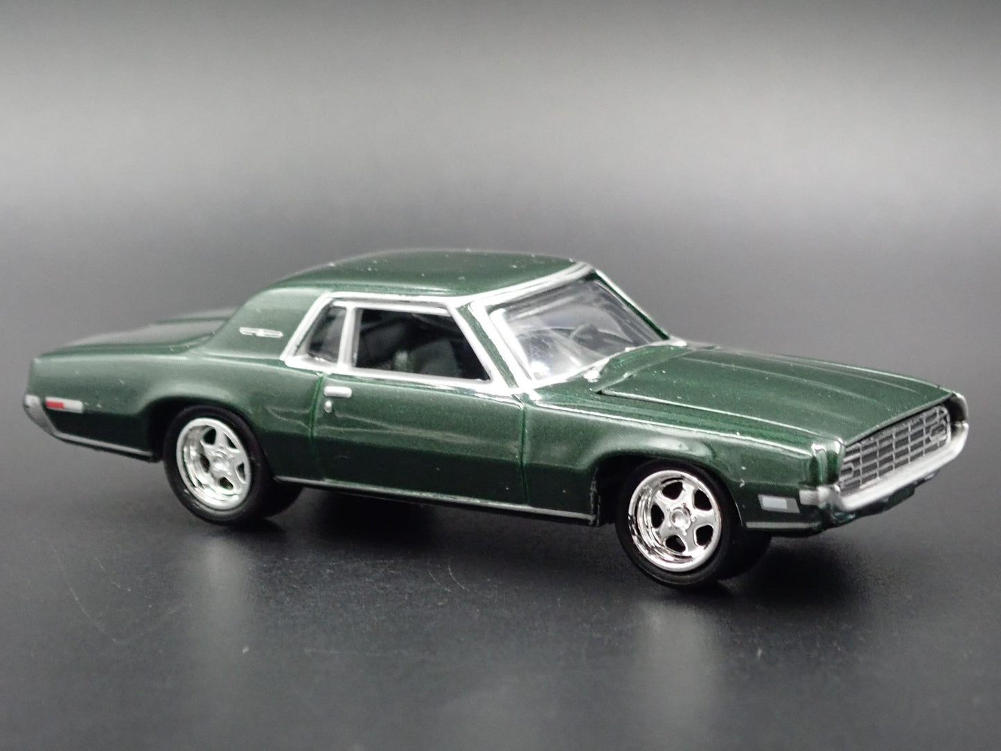 1968 68 FORD THUNDERBIRD TBIRD GREEN 1/64 SCALE COLLECTIBLE DIECAST MODEL CAR