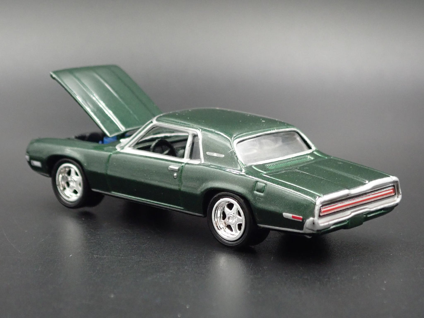1968 68 FORD THUNDERBIRD TBIRD GREEN 1/64 SCALE COLLECTIBLE DIECAST MODEL CAR