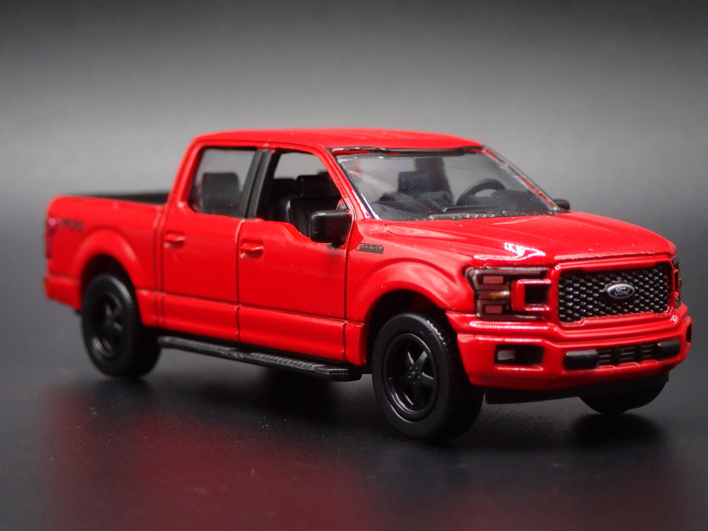 2015-2020 FORD F150 LARIAT PICKUP TRUCK RED 1:64 SCALE DIORAMA DIECAST MODEL CAR