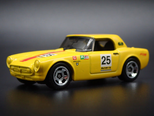 1966-1970 HONDA S800 RACING 1:64 SCALE COLLECTIBLE DIORAMA DIECAST MODEL CAR