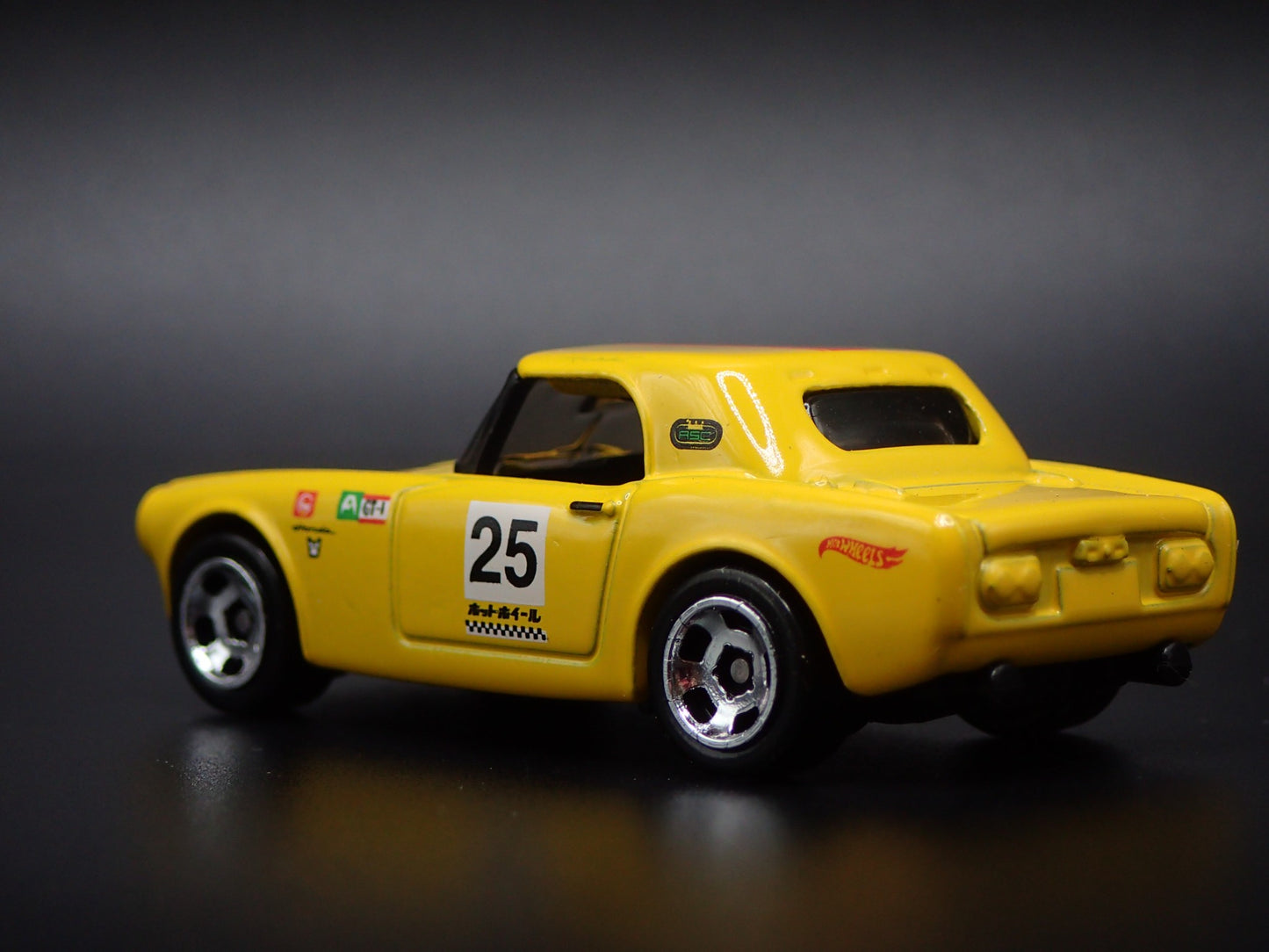 1966-1970 HONDA S800 RACING 1:64 SCALE COLLECTIBLE DIORAMA DIECAST MODEL CAR