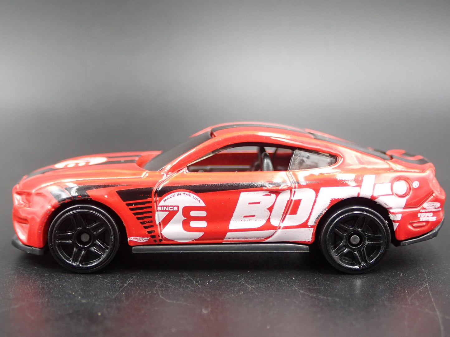 2018-2023 FORD MUSTANG GT BORLA 1:64 SCALE DIORAMA COLLECTIBLE DIECAST MODEL CAR