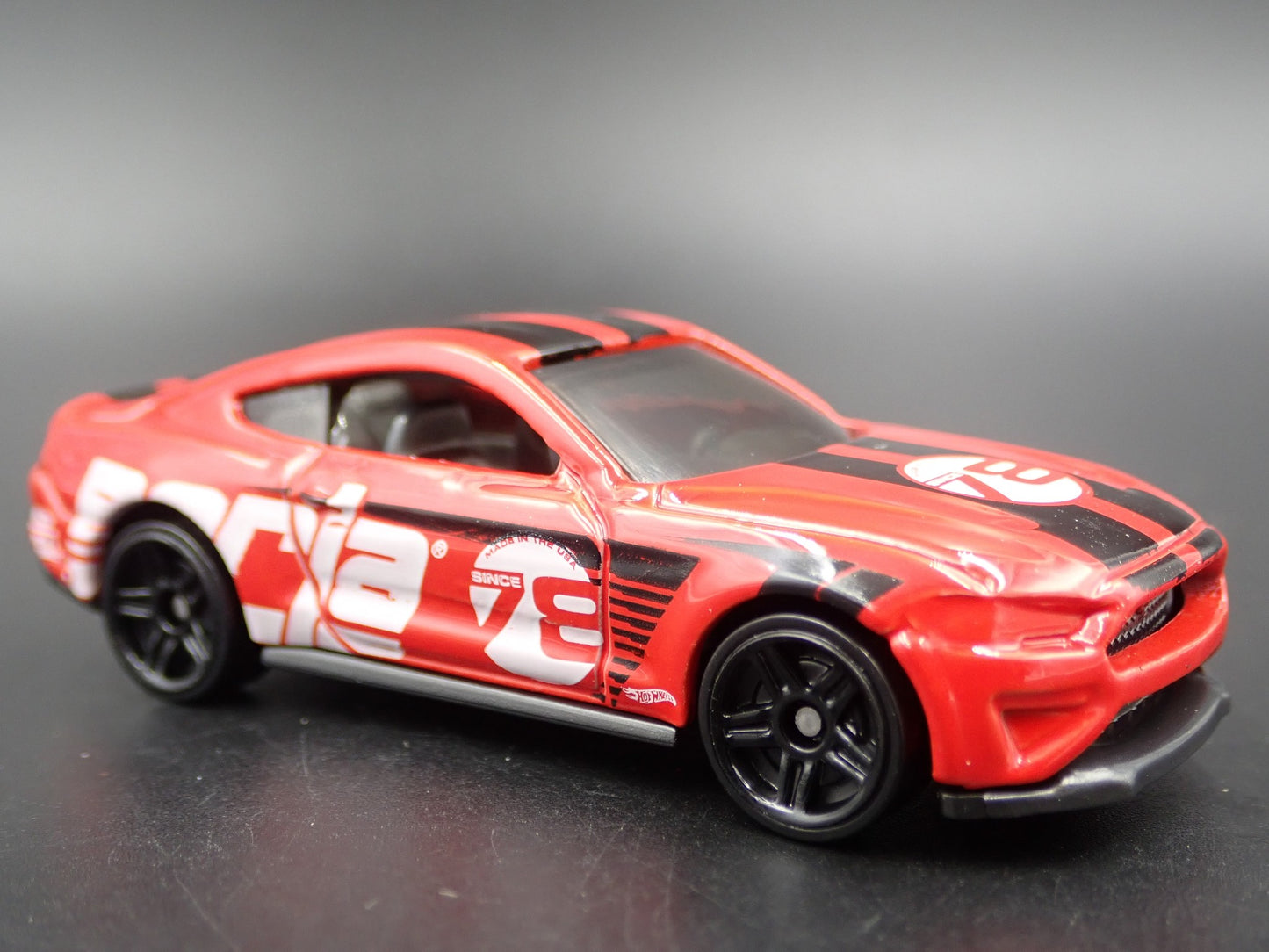 2018-2023 FORD MUSTANG GT BORLA 1:64 SCALE DIORAMA COLLECTIBLE DIECAST MODEL CAR