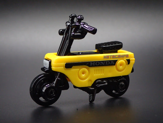 1981-1983 HONDA MOTOCOMPO TRUNK BIKE 1:64 SCALE COLLECTIBLE DIECAST MODEL CAR