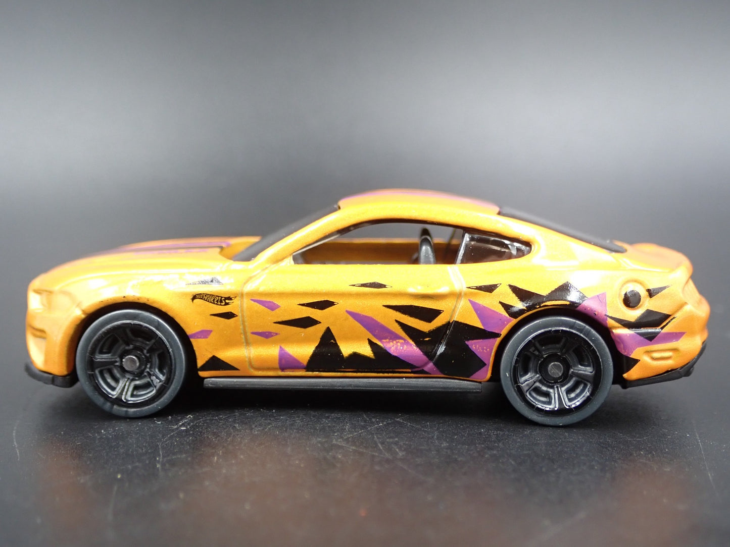 2018-2023 FORD MUSTANG GT ORANGE 1:64 SCALE COLLECTIBLE DIECAST MODEL CAR