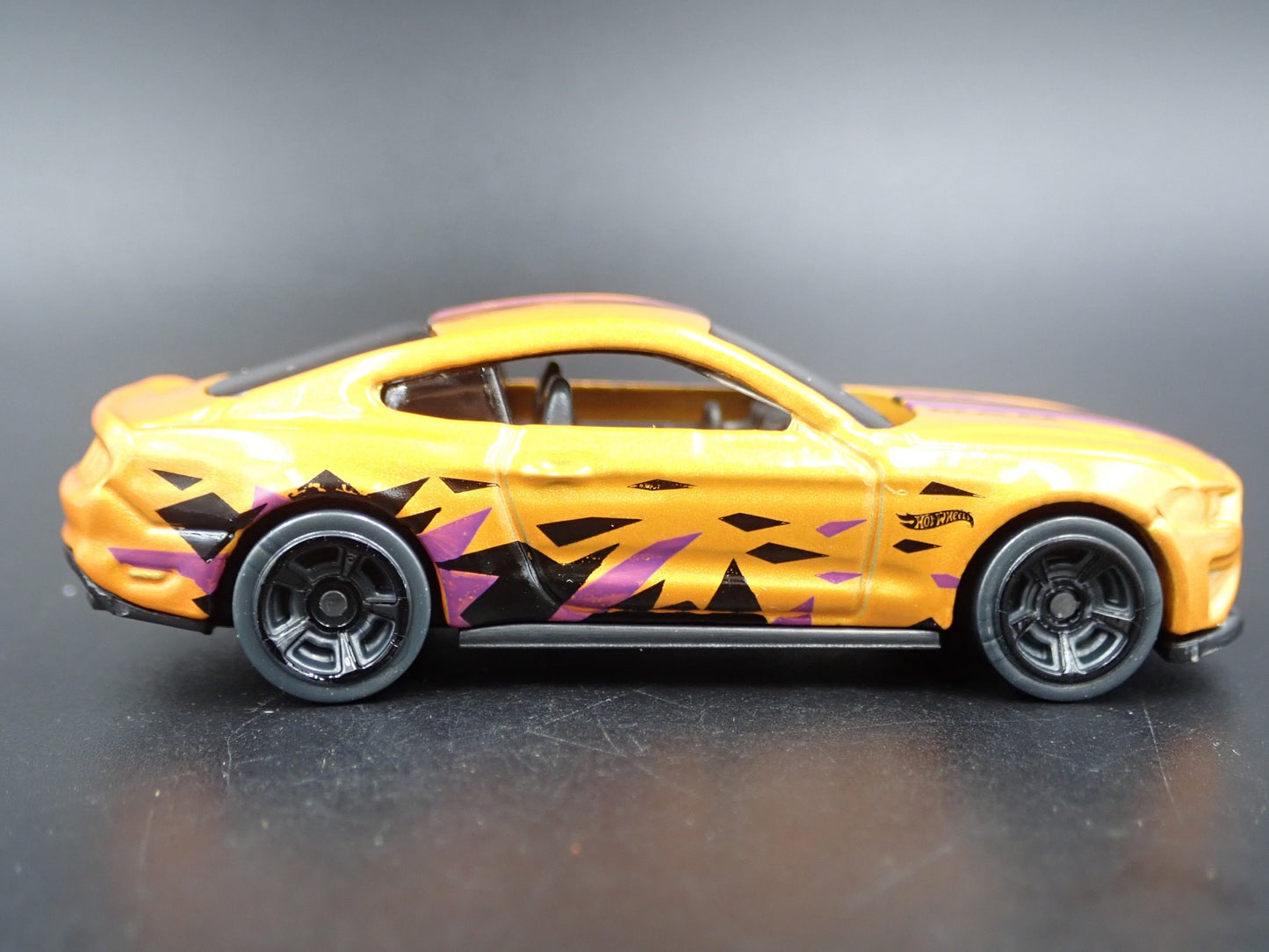 2018-2023 FORD MUSTANG GT ORANGE 1:64 SCALE COLLECTIBLE DIECAST MODEL CAR