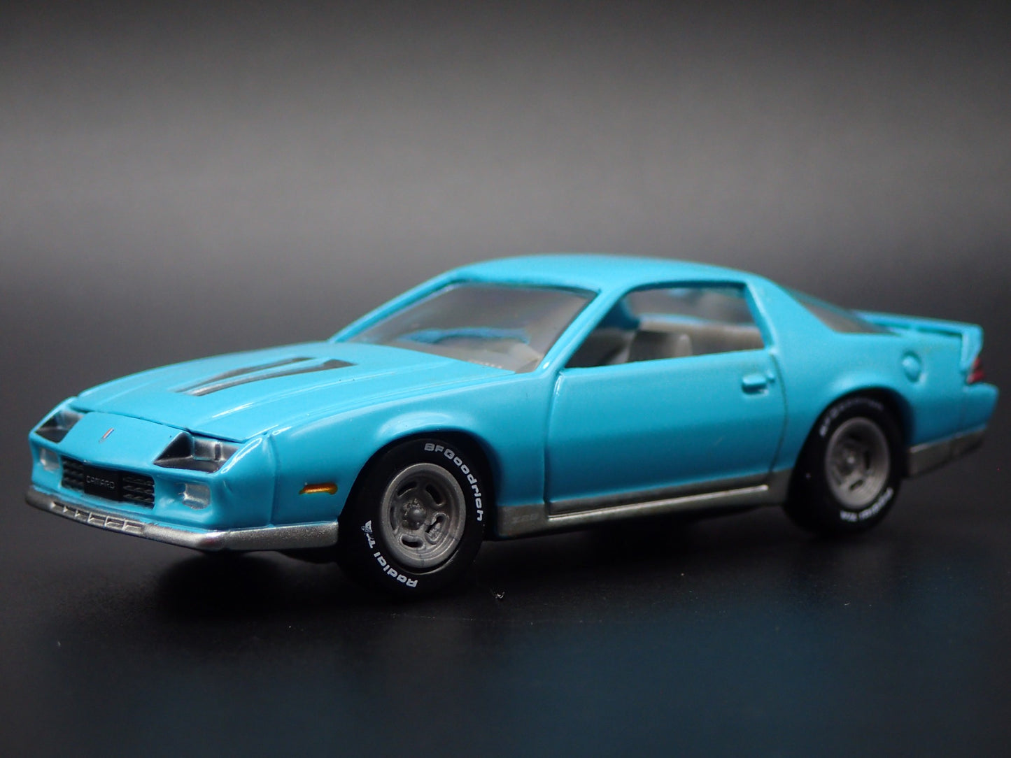1983 83 CHEVY CHEVROLET CAMARO Z28 BLUE 1:64 SCALE DIORAMA DIECAST MODEL CAR